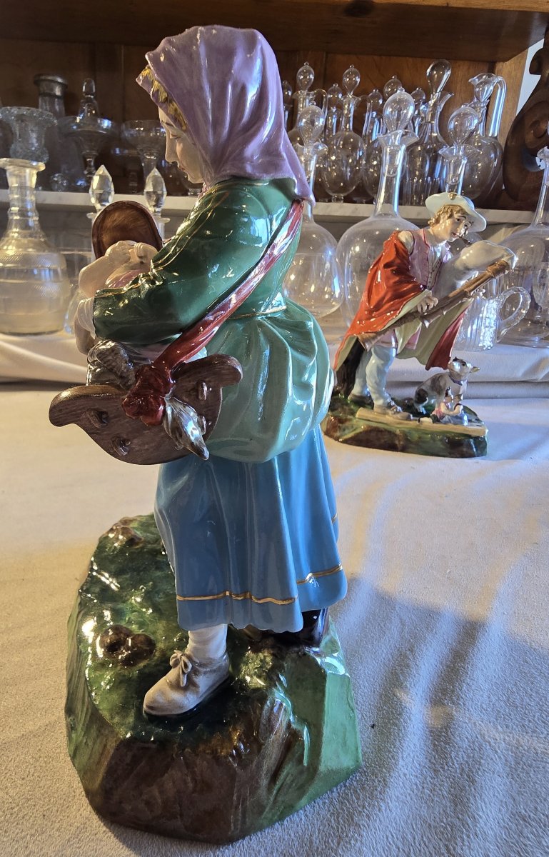 Gruppo in porcellana Capodimonte raffigurante mendicante,  bambino e un neonato nella culLa-photo-1