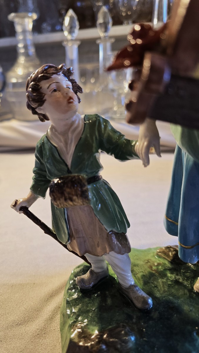 Gruppo in porcellana Capodimonte raffigurante mendicante,  bambino e un neonato nella culLa-photo-3