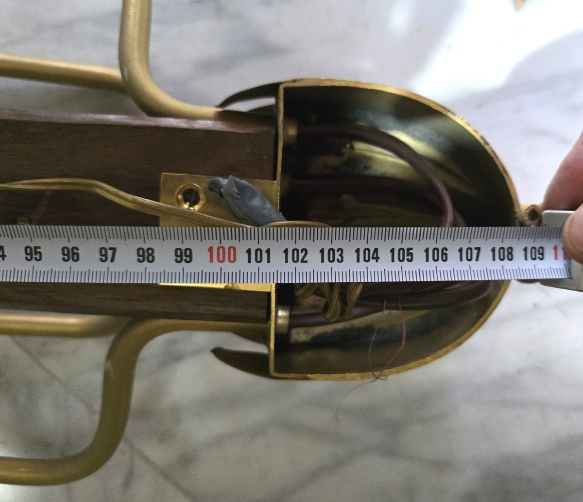 Grande coppia di appliques a ramage in legno e specchi, stile Hollywood Regency, anni 1970-photo-5