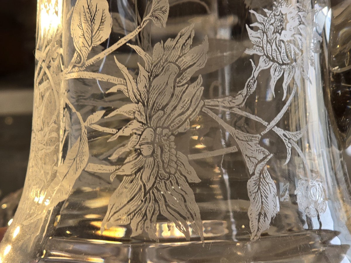 Antica brocca in vetro inciso a motivi di foglie e fiori-photo-4