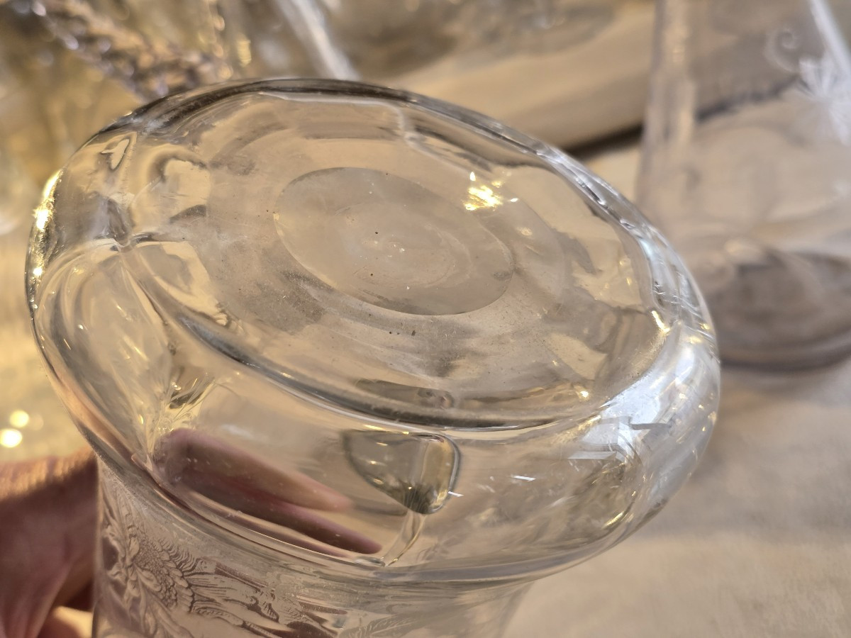 Antica brocca in vetro inciso a motivi di foglie e fiori-photo-6