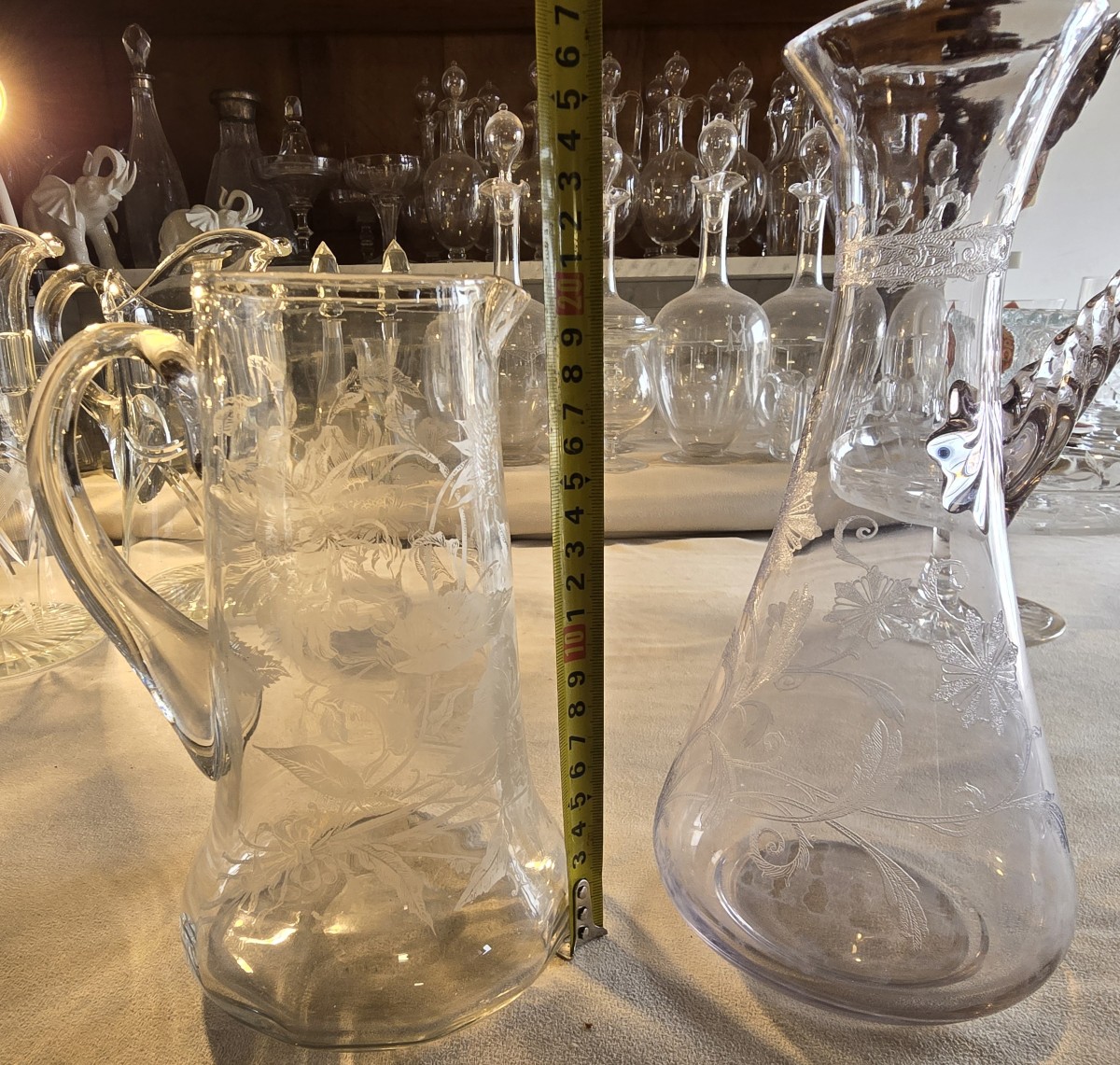 Antica brocca in vetro inciso a motivi di foglie e fiori-photo-7