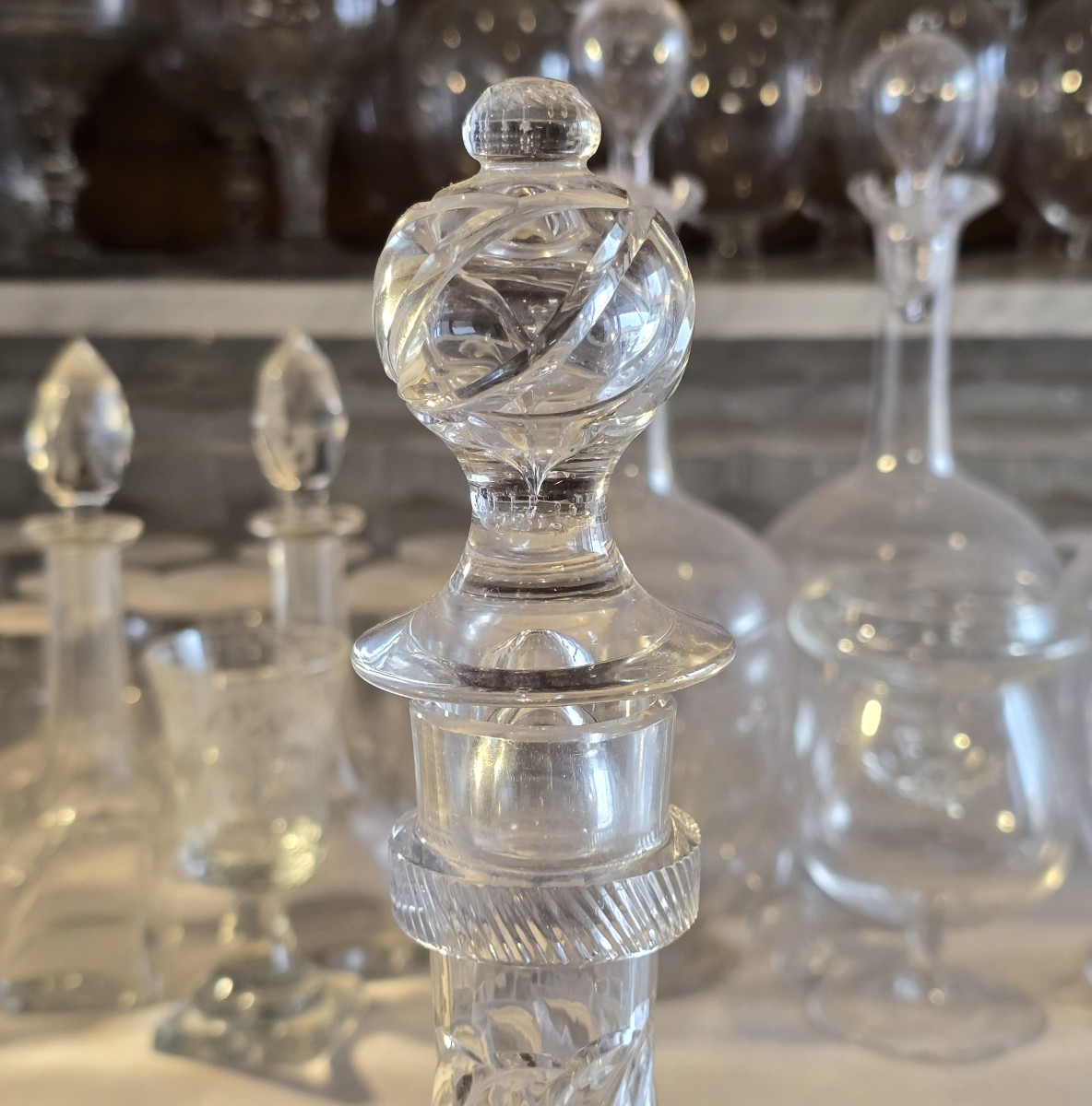 Bella bottiglia antica in vetro soffiato e inciso Baccarat Liberty-photo-1