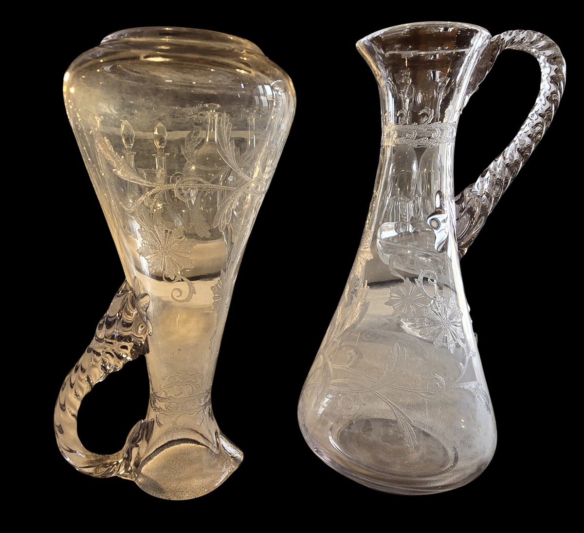 Coppia di antiche brocche in vetro soffiato e inciso-photo-2