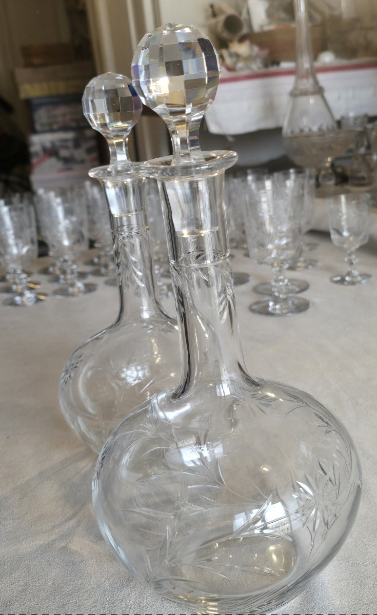 Lotto di due antiche bottiglie in cristallo Baccarat con decoro di margherite, fine '800-photo-2