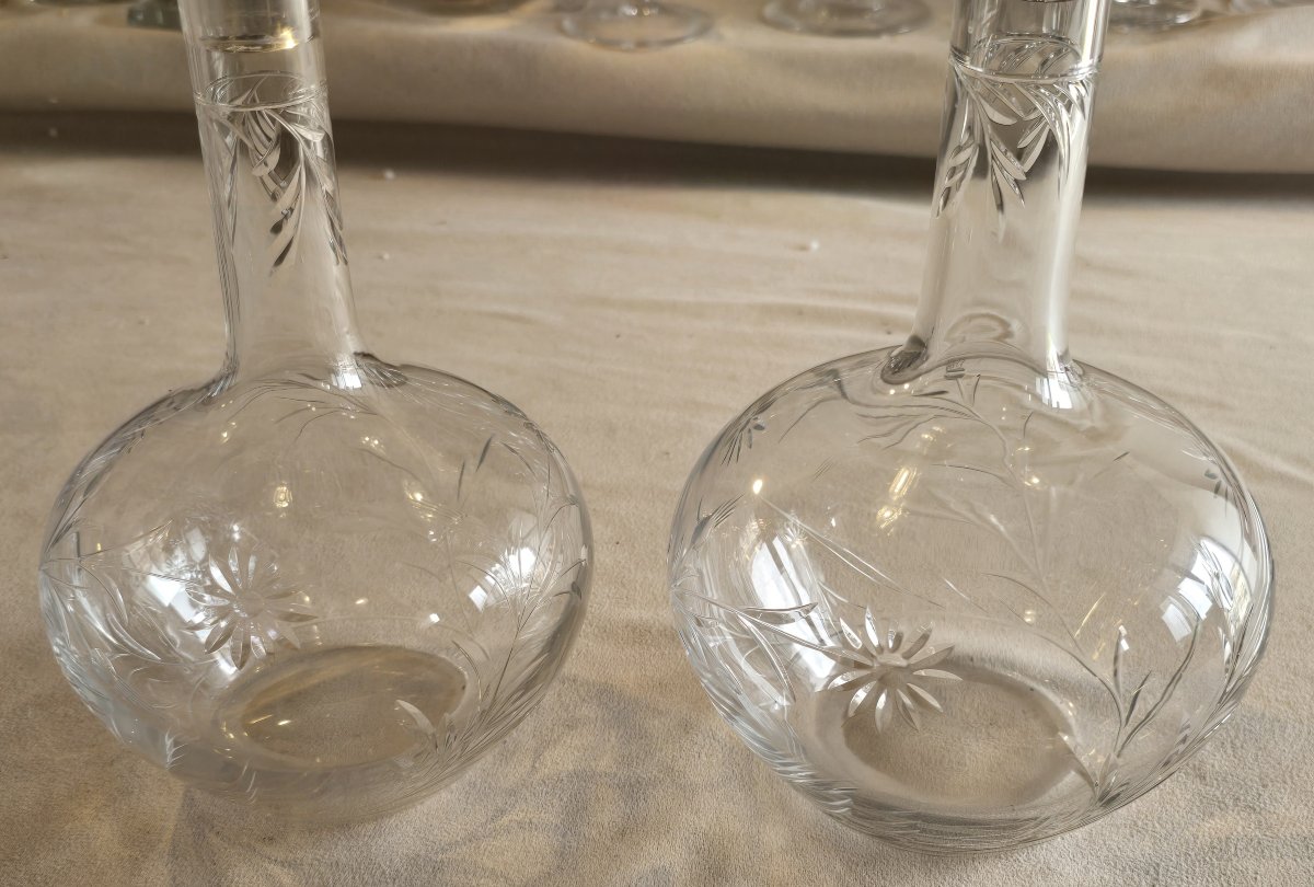 Lotto di due antiche bottiglie in cristallo Baccarat con decoro di margherite, fine '800-photo-3