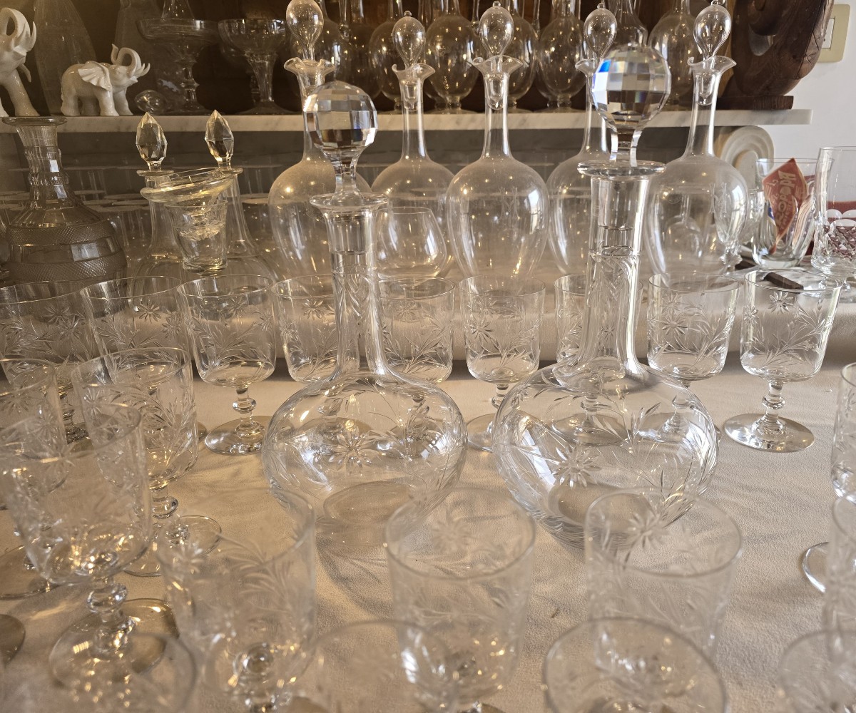 Lotto di due antiche bottiglie in cristallo Baccarat con decoro di margherite, fine '800-photo-7