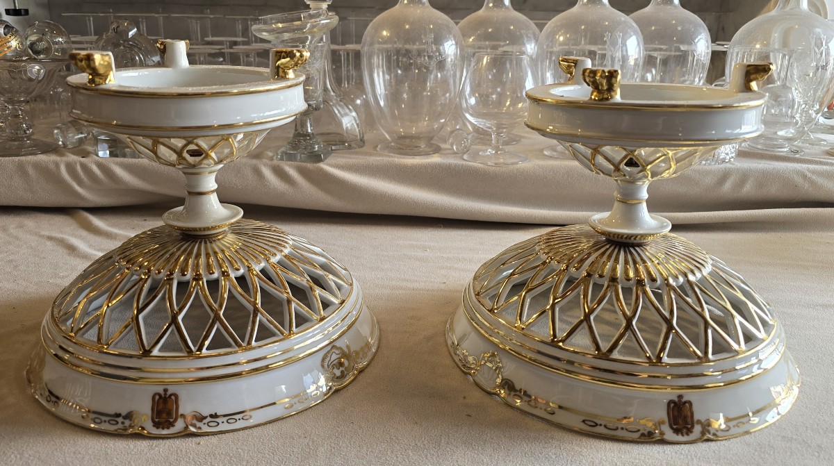 Coppia di alzate '800 in porcellana  di Parigi traforata con stemma di marchese -photo-3