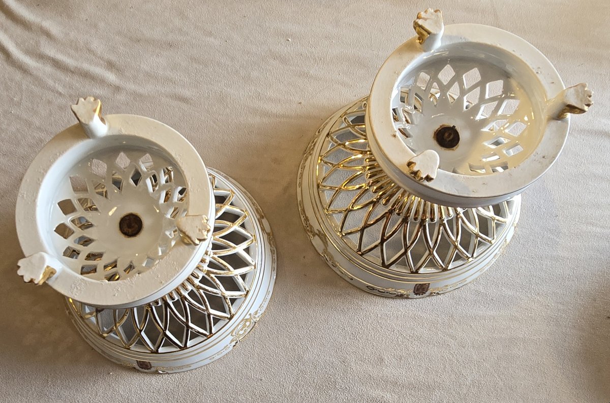 Coppia di alzate '800 in porcellana  di Parigi traforata con stemma di marchese -photo-1