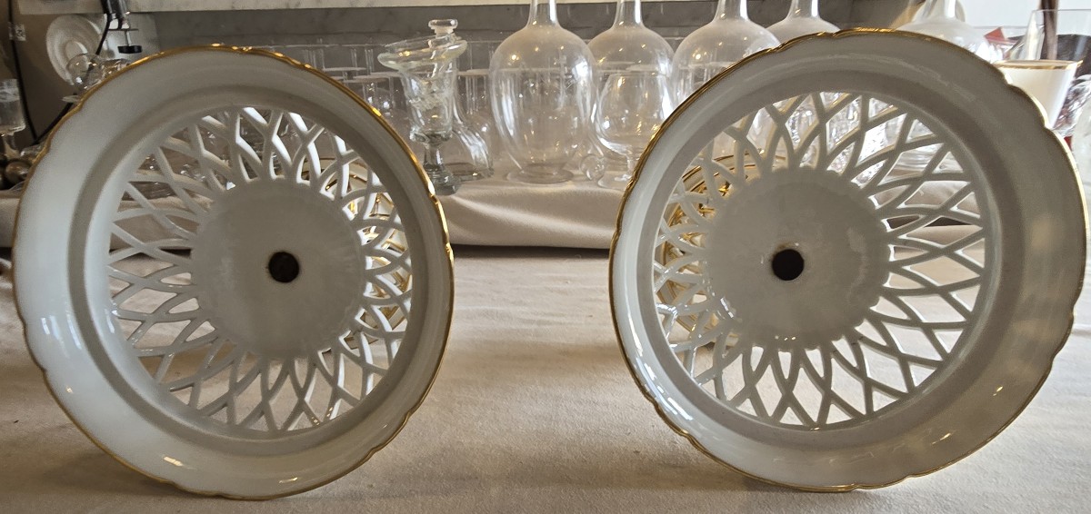 Coppia di alzate '800 in porcellana  di Parigi traforata con stemma di marchese -photo-4