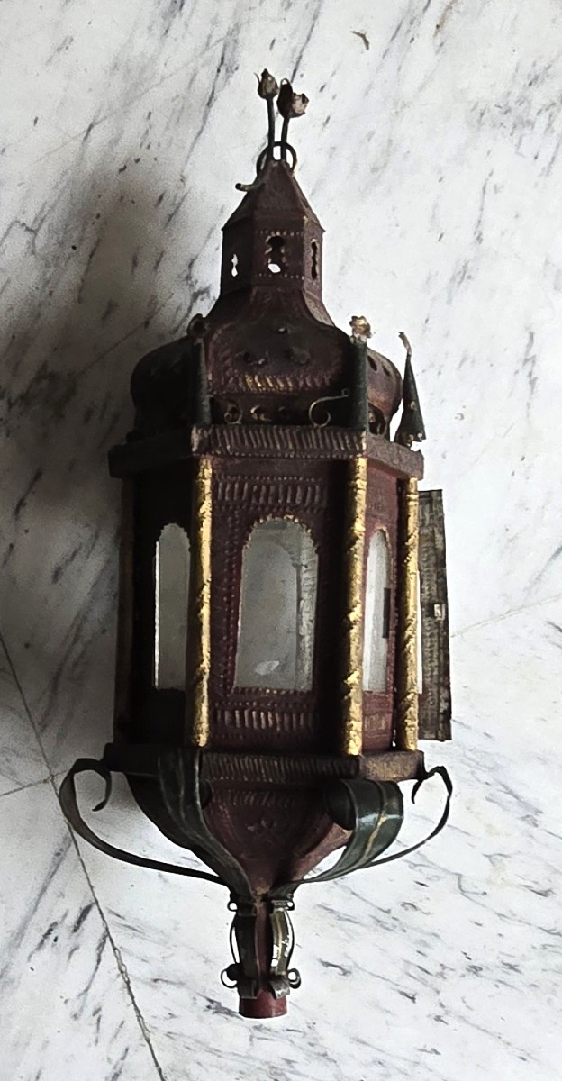 Lanterna o torcia in ferro dipinto e dorato, Italia, fine 800