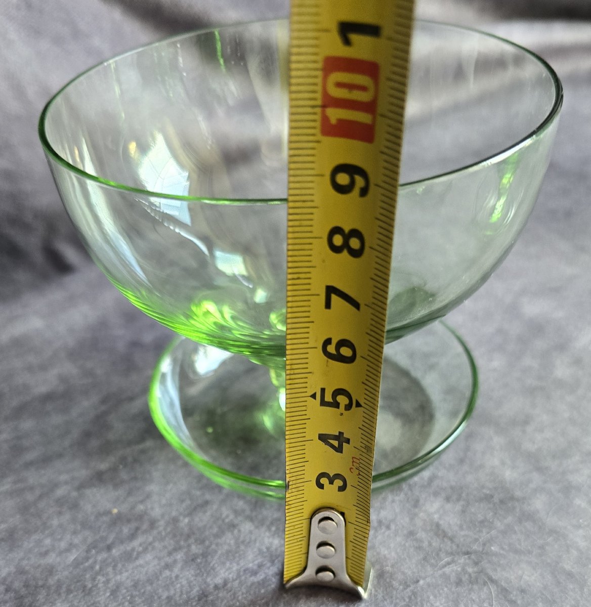 Insieme di 6 antiche coppe da dessert in vetro verde-photo-1