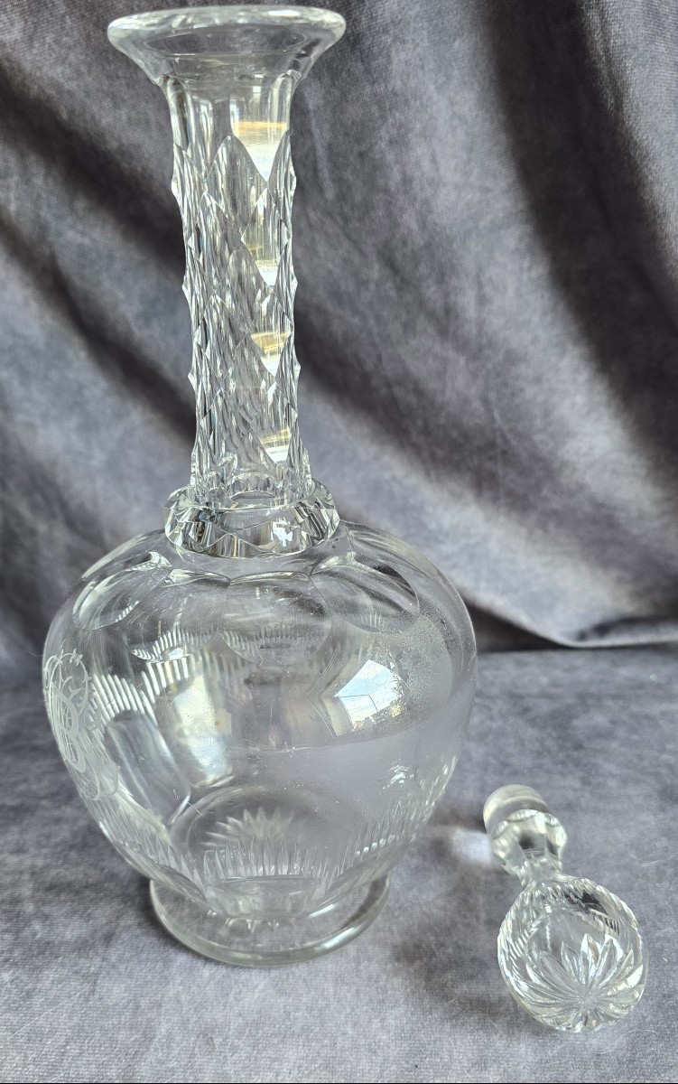 Antica bottiglia in cristallo molato con inciso  monogramma MB, fine XIX secolo-photo-4
