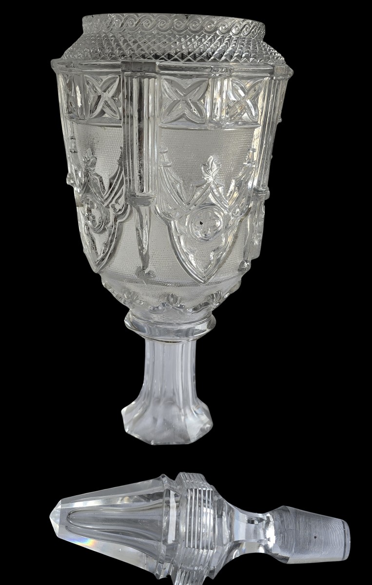 Antica bottiglia in vetro stampato di stile neogotico-photo-2