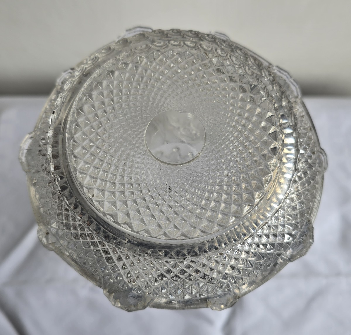 Antica bottiglia in vetro stampato di stile neogotico-photo-2