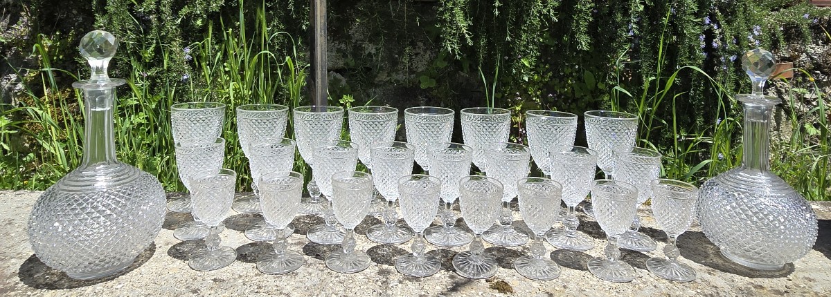 Servizio di bicchieri antico cristallo Baccarat, modello punte di diamante composto da 26 pezzi