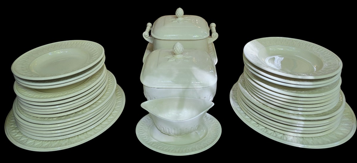 Servizio di piatti in maiolica Bassanello del 1968 composto da 36 pezzi