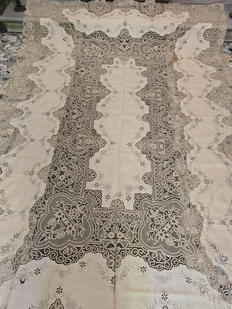 Tovaglia rettangolare e 12 tovaglioli antichi ricamati con inserti di pizzo anni '60-photo-2