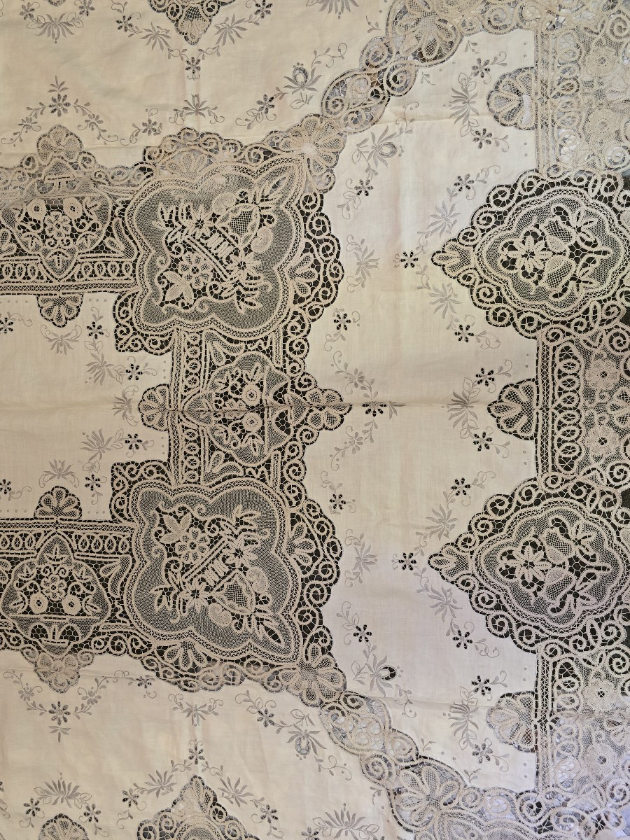 Tovaglia rettangolare e 12 tovaglioli antichi ricamati con inserti di pizzo anni '60-photo-3