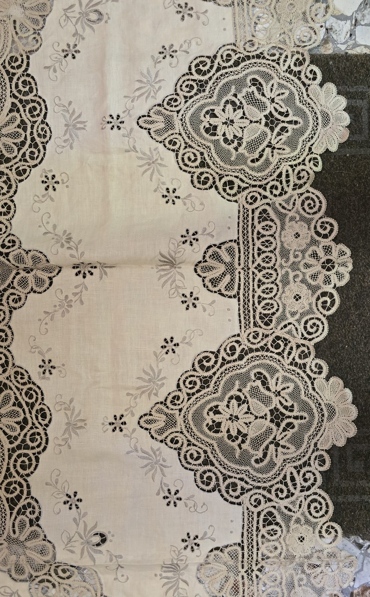 Tovaglia rettangolare e 12 tovaglioli antichi ricamati con inserti di pizzo anni '60-photo-4