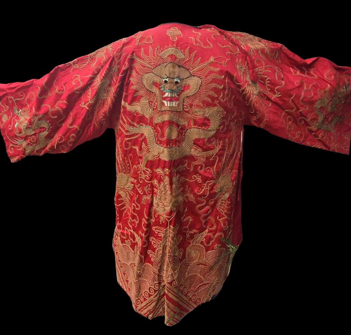Antica veste cerimoniale cinese in seta rossa ricamata con draghi – Inizio XX secolo-photo-2