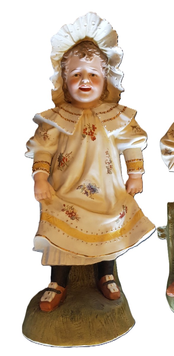 Coppia di antiche statuine in biscuit, bambini vestiti da contadinelli-photo-2