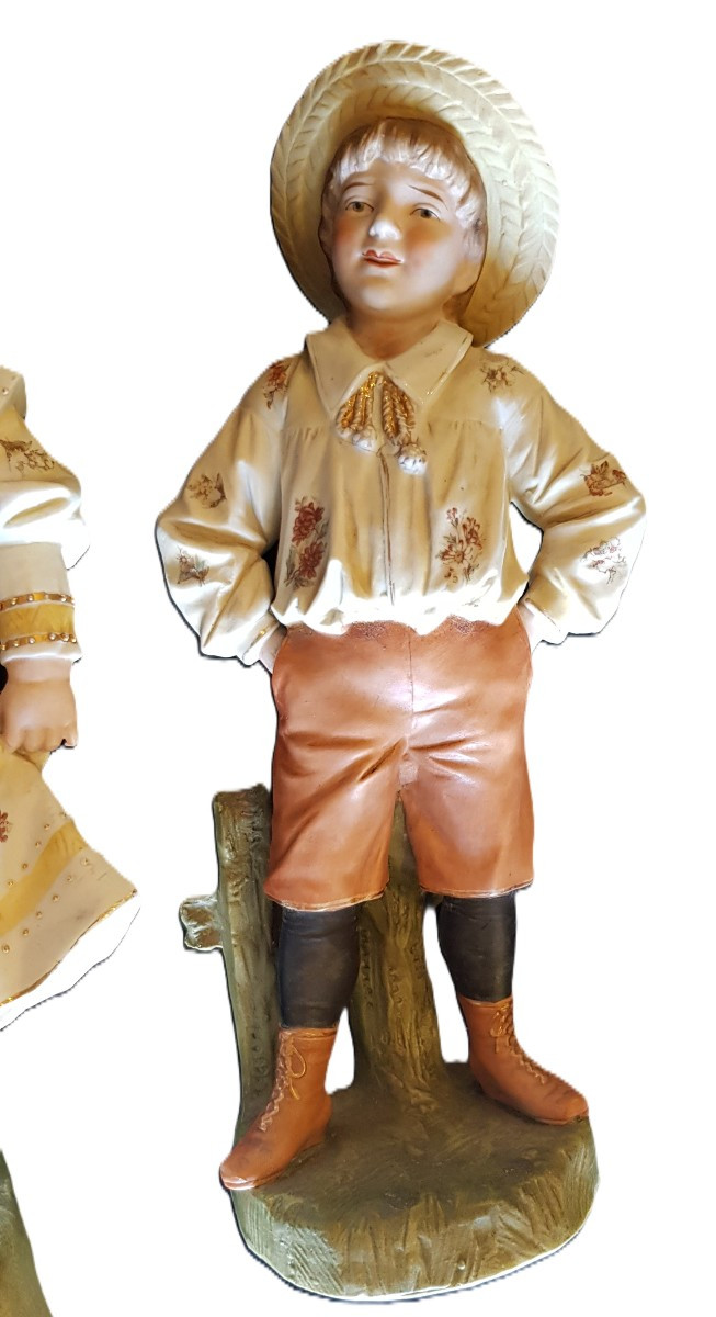 Coppia di antiche statuine in biscuit, bambini vestiti da contadinelli-photo-1