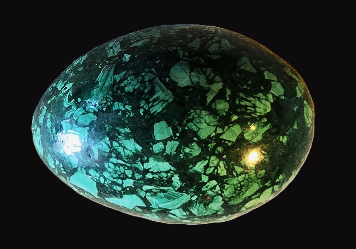 Uovo di malachite ricomposta