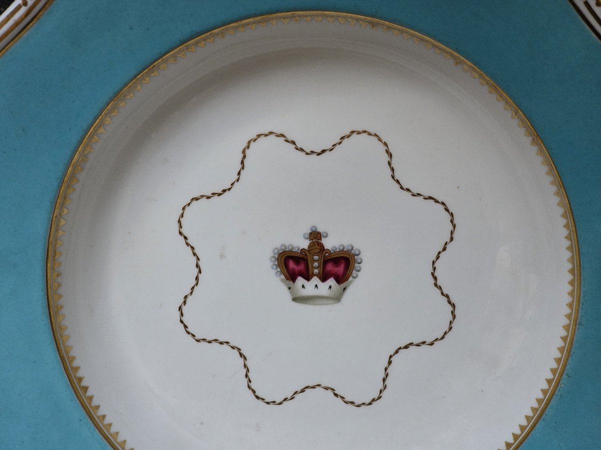 Antico piatto in porcellana inglese Daniel, Stoke‑upon‑Trent con corona reale-photo-2