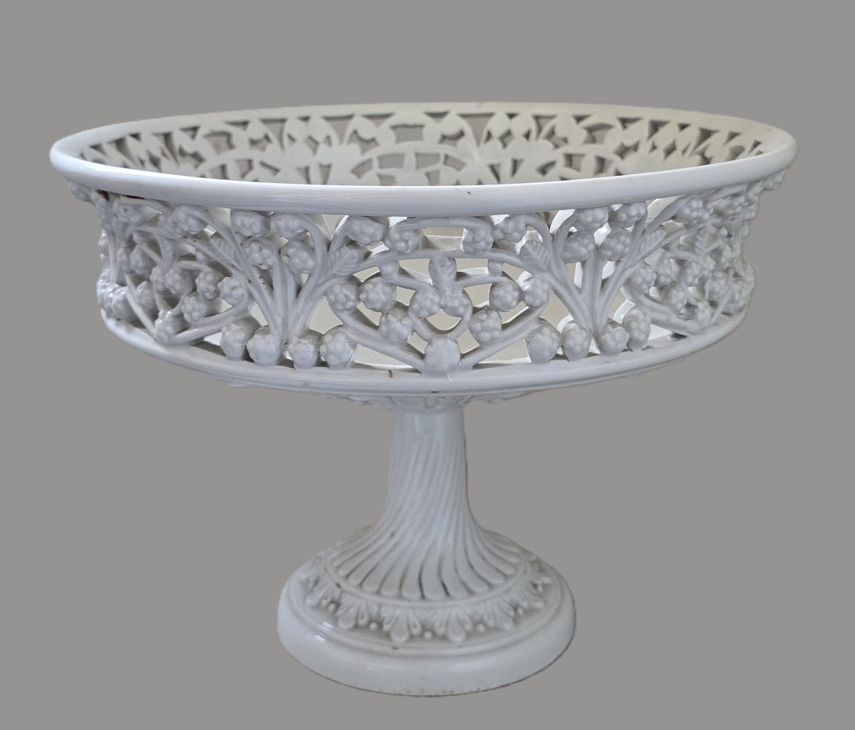 Alzata antica in maiolica traforata, Ginori Manifattura Novecento, 1950-1970