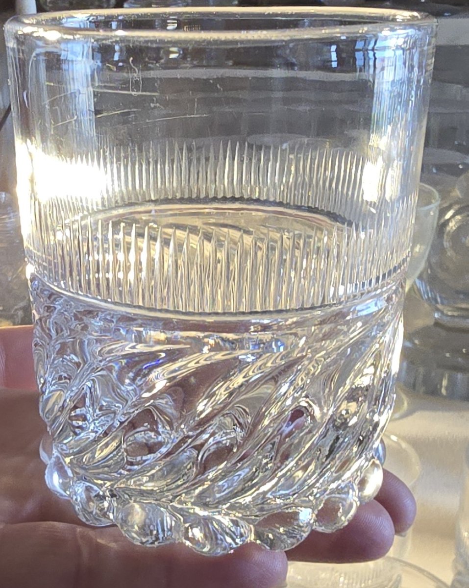 Lotto 12 bicchieri antichi in cristallo, mod.  “SS” Baccarat o Saint‑Louis, epoca Restaurazione-photo-1