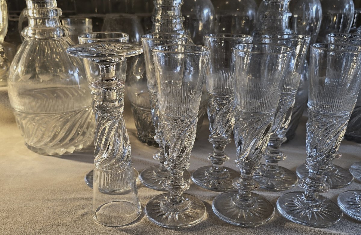 Lotto di 12 flûtes in cristallo, modello detto “SS”, Baccarat o Saint‑Louis epoca Restaurazione-photo-4