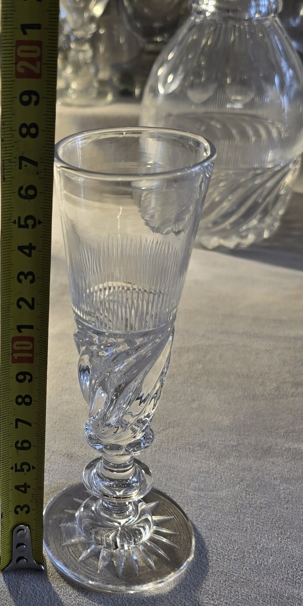 Lotto di 12 flûtes in cristallo, modello detto “SS”, Baccarat o Saint‑Louis epoca Restaurazione-photo-5