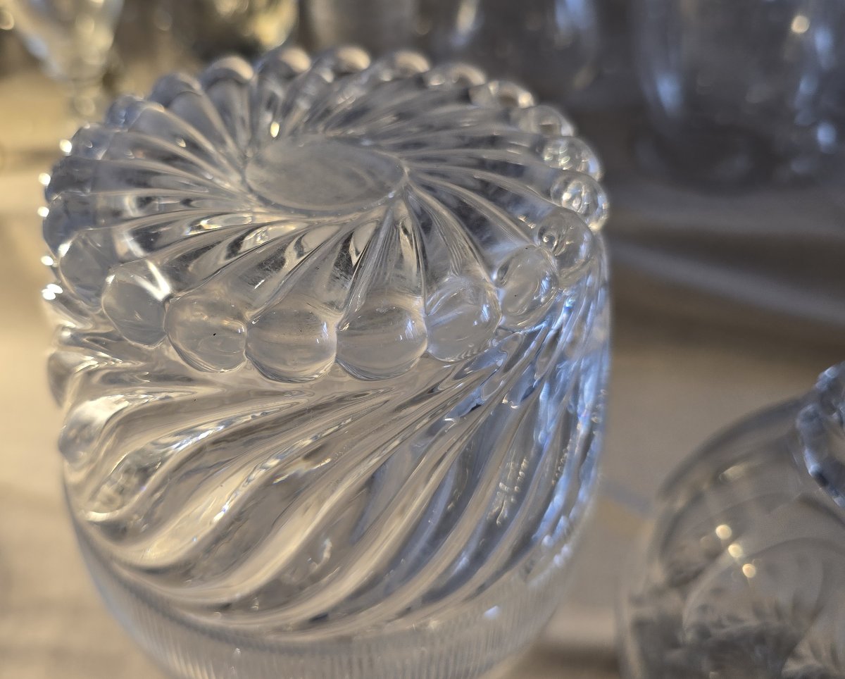 Lotto di 4 bottiglie  cristallo, modello detto “SS” Baccarat o Saint‑Louis, epoca Restaurazione-photo-4