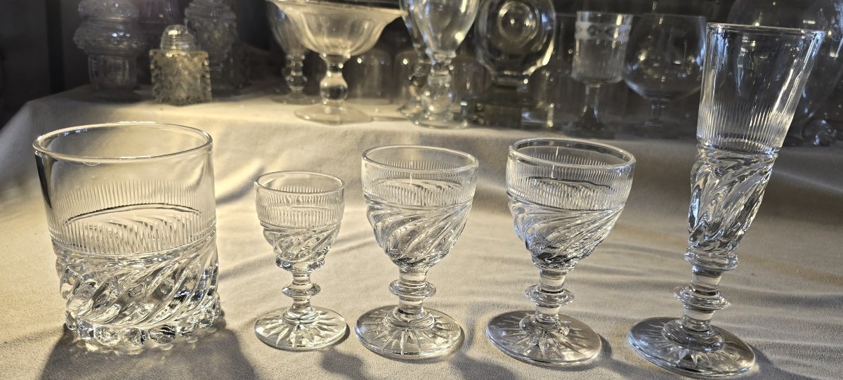 Lotto di 4 bottiglie  cristallo, modello detto “SS” Baccarat o Saint‑Louis, epoca Restaurazione-photo-6