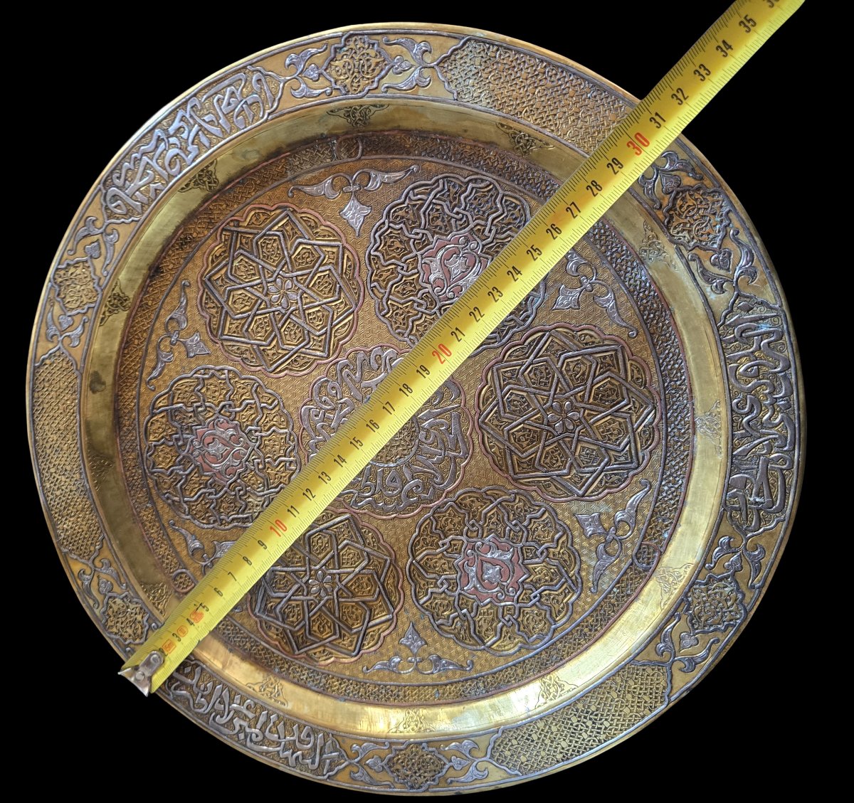 Antico piatto in ottone damaschinato, Medio Oriente 1940-1960-photo-5