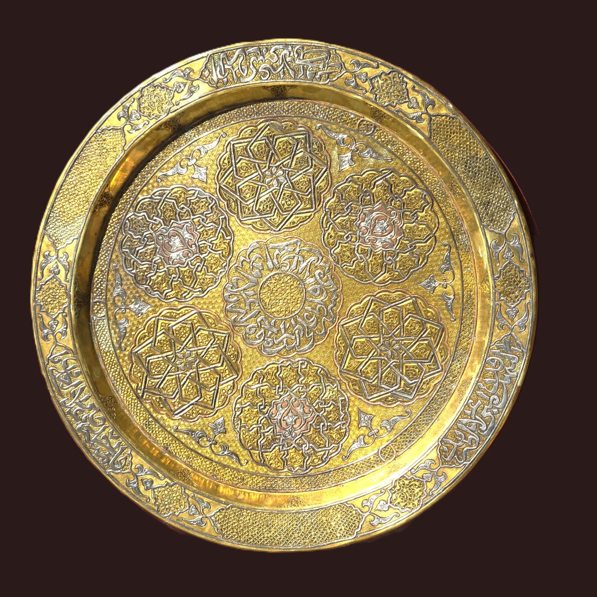 Antico piatto in ottone damaschinato, Medio Oriente 1940-1960