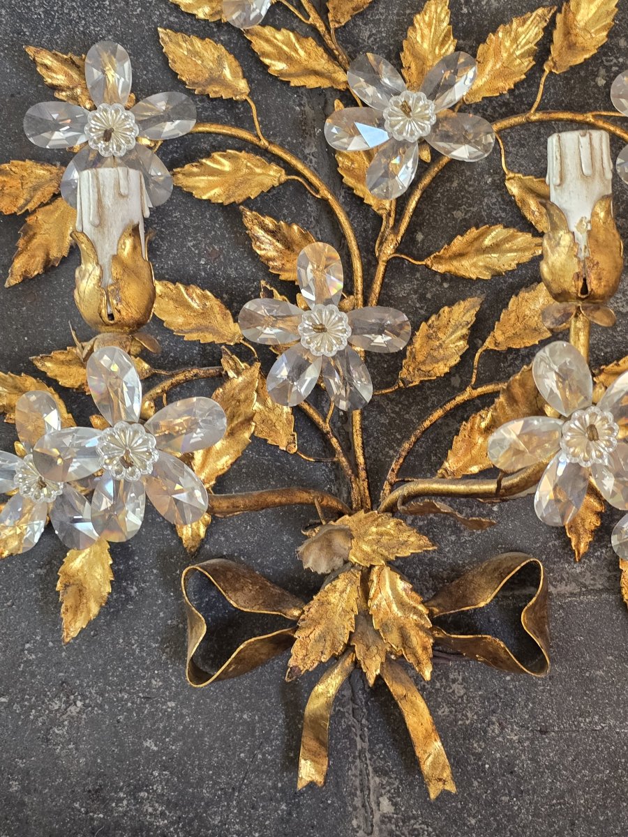 Coppia di appliques in ferro dorato con fiori di cristallo, Banci seconda metà del XX secolo-photo-3