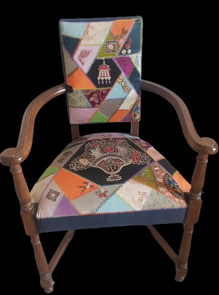 Coppia antiche poltrone in rovere in stile Luigi XIII, rivestite in patchwork di stoffe antiche-photo-2