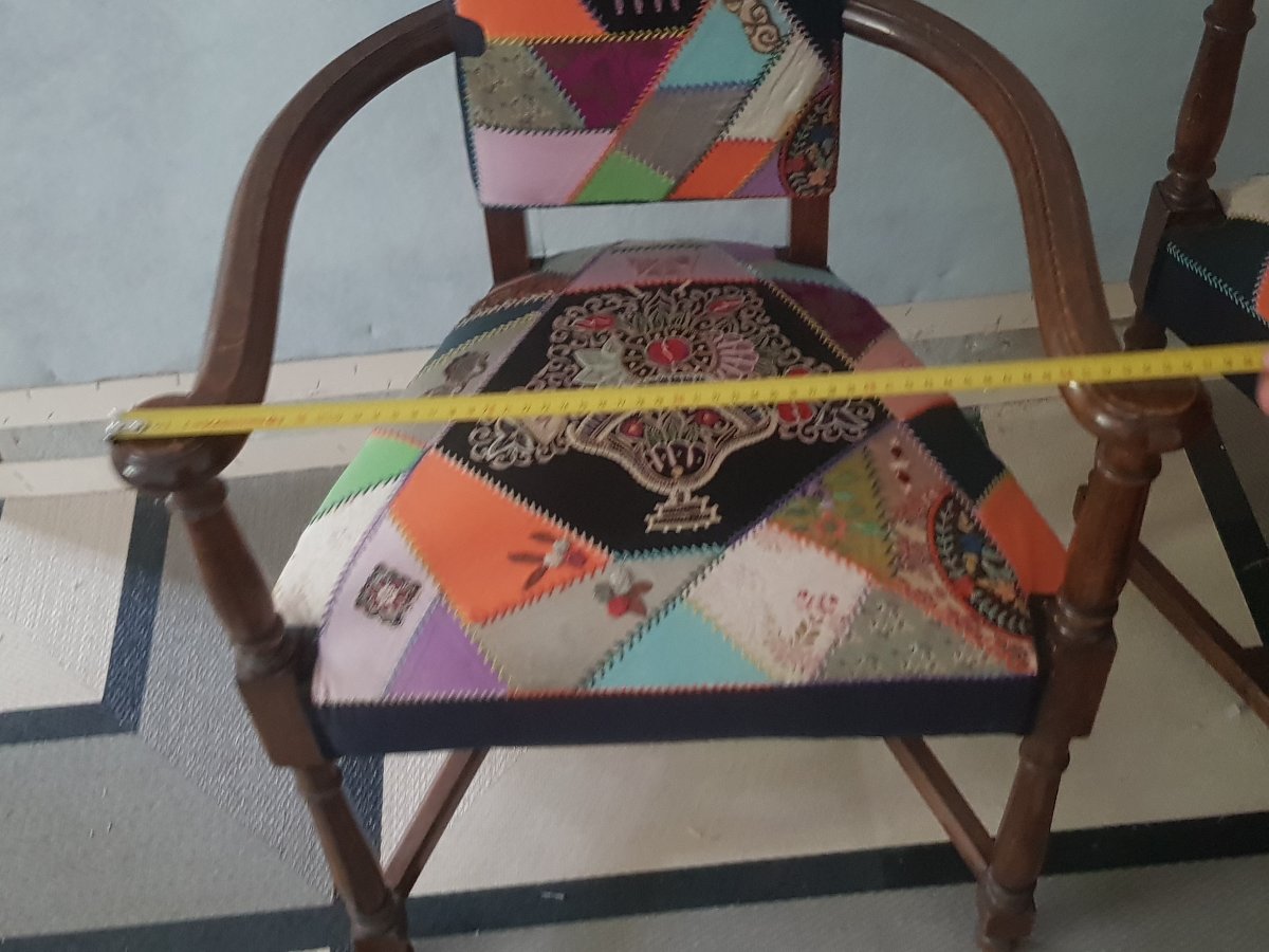 Coppia antiche poltrone in rovere in stile Luigi XIII, rivestite in patchwork di stoffe antiche-photo-6