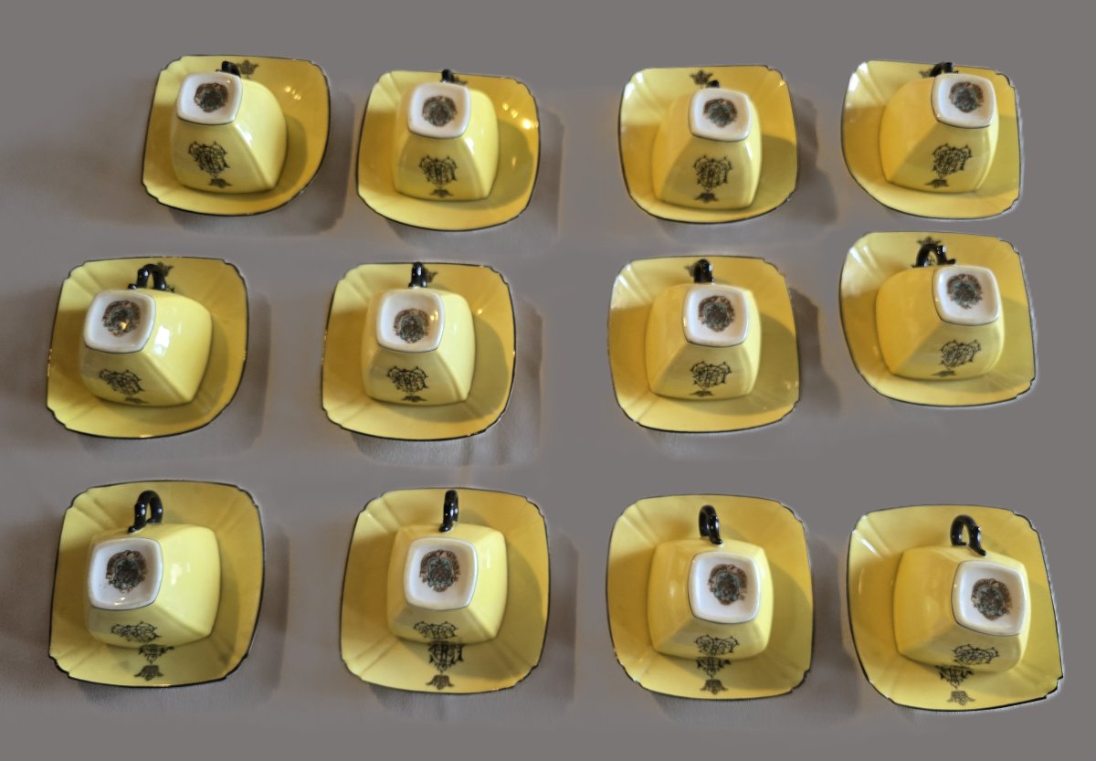 12 micro tazzine antiche in porcellana Kuznetsov, Russia, con monogramma e corona, 1890–1910-photo-2
