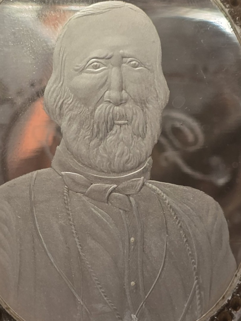 Antico bicchiere in cristallo di Boemia con ritratto di Giuseppe Garibaldi inciso, 1880 circa