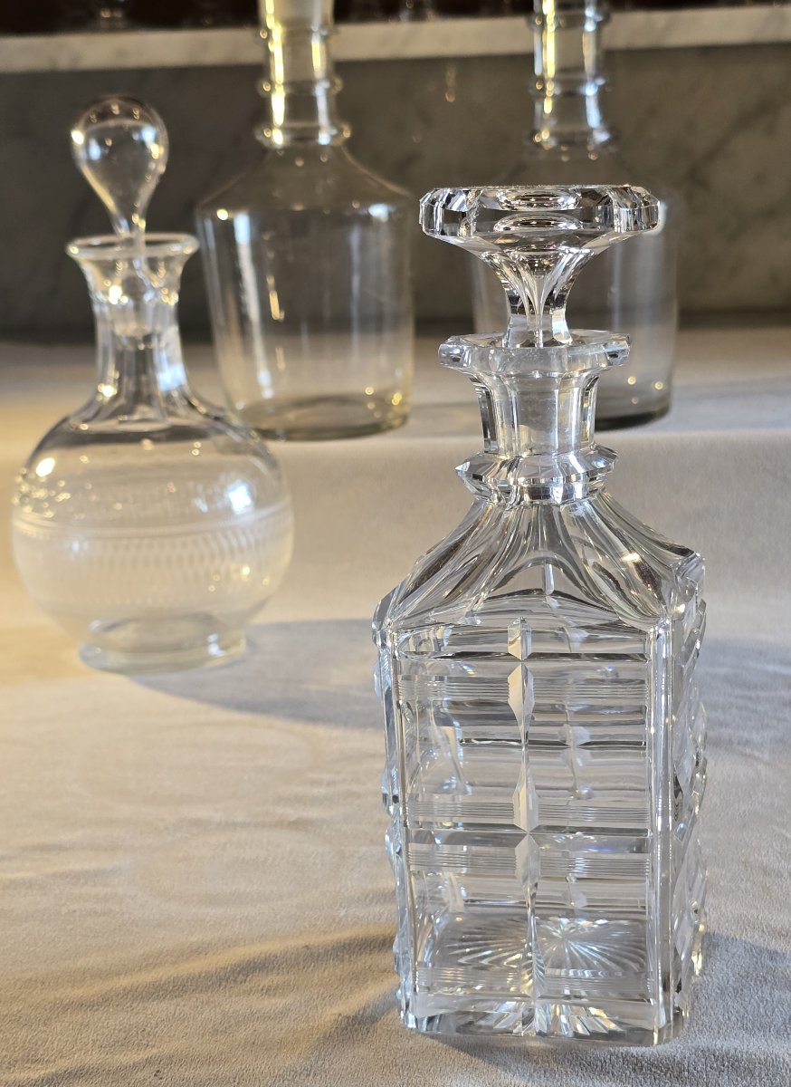 Antica bottiglia da liquore in cristallo molato, Europa Centrale 1920-1940