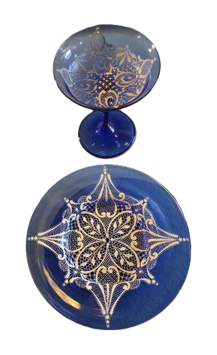 Insieme  calice e piattino antichi  in vetro blu cobalto soffiato e decorato a smalto-photo-2