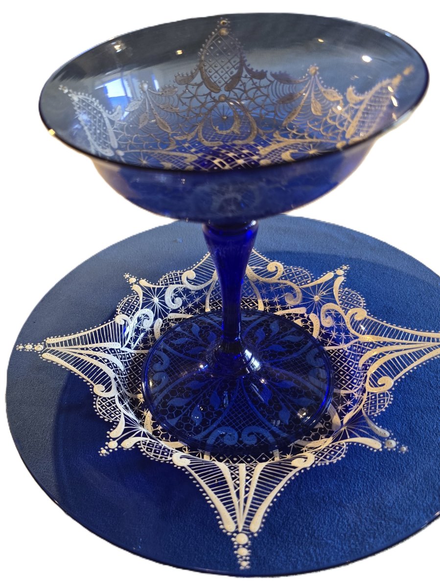 Insieme  calice e piattino antichi  in vetro blu cobalto soffiato e decorato a smalto-photo-4