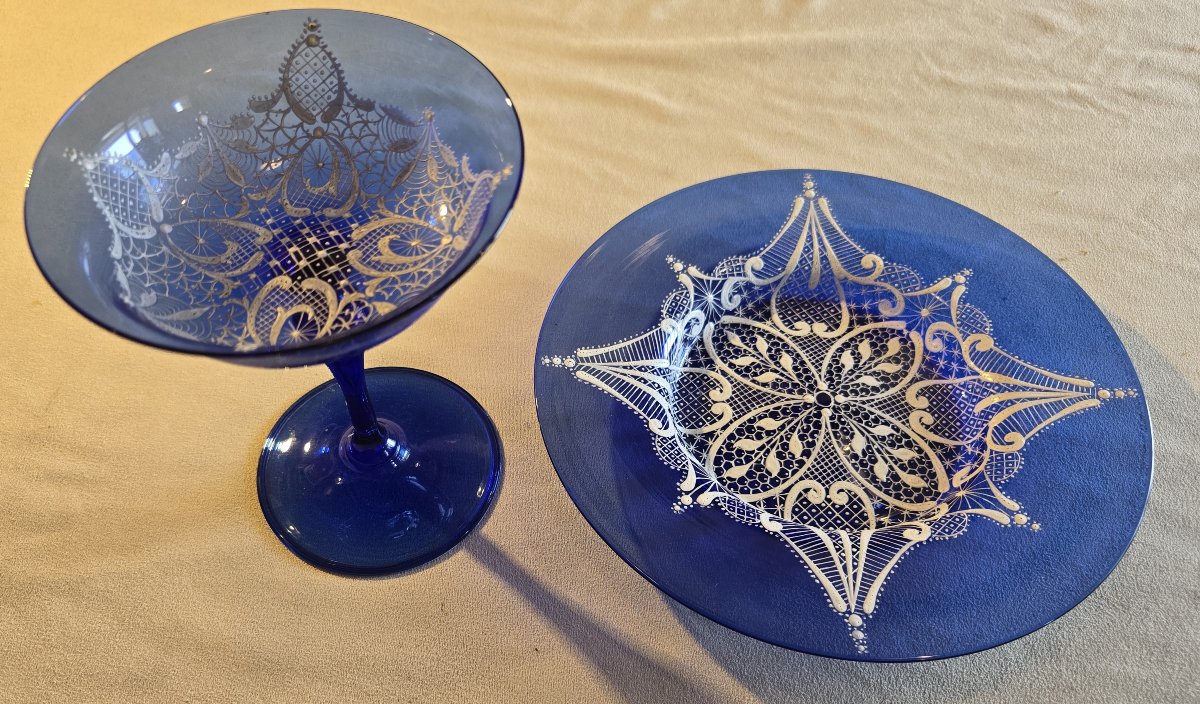Insieme  calice e piattino antichi  in vetro blu cobalto soffiato e decorato a smalto-photo-3