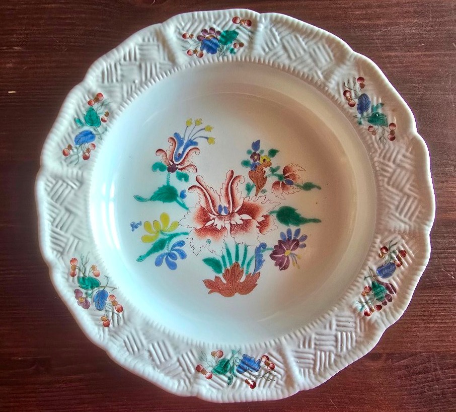 Antico piatto in porcellana Ginori a  Doccia decoro  al tulipano XVIII secolo
