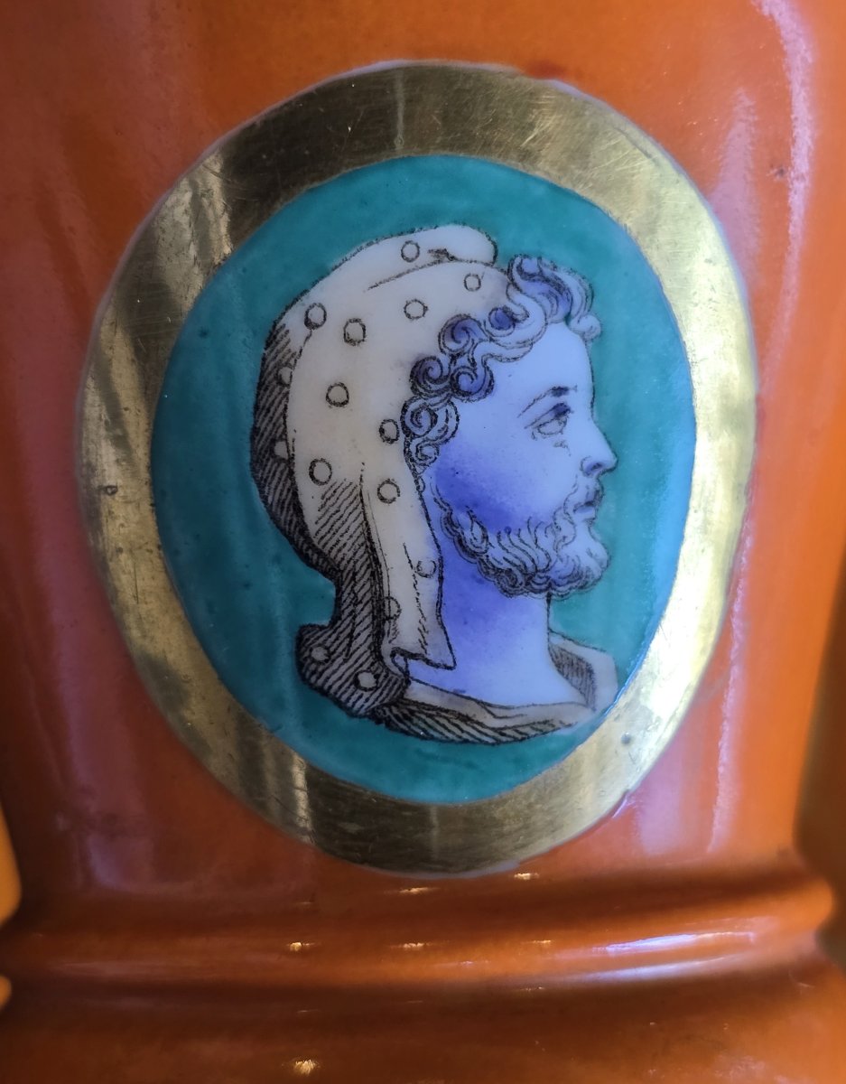 Coppia di antiche tazze brulots in porcellana, decorate con medaglioni figurativi. Italia, XIX -photo-3