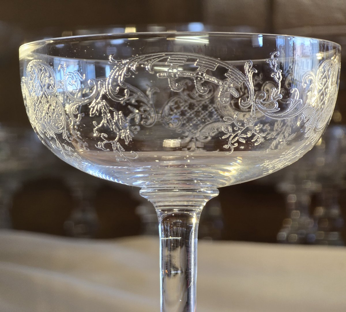 Otto coppe antiche  cristallo decoro rocaille inciso attribuite a Baccarat fine 800 inizio 900-photo-3