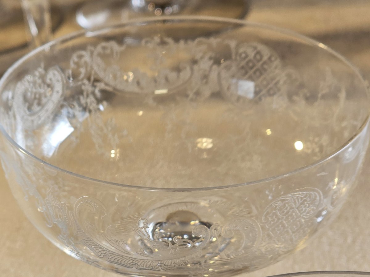 Otto coppe antiche  cristallo decoro rocaille inciso attribuite a Baccarat fine 800 inizio 900-photo-5